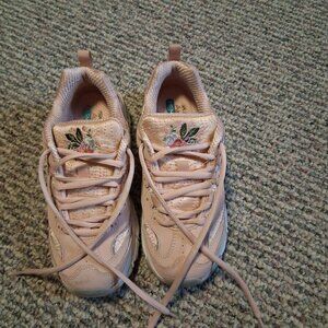 Skecher's woman's size 6 light pink with flowers